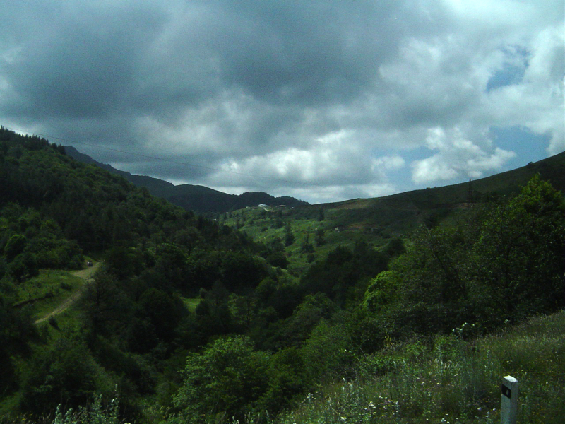 File:Mägi-Karabahh_metsaga kaetud mäed.JPG